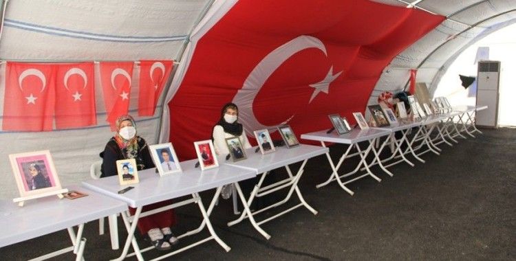 HDP önündeki ailelerin evlat nöbeti 262'nci günde