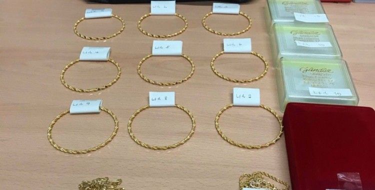 Almanya'da polis yolcunun bagajında bulunan altınlara el koydu