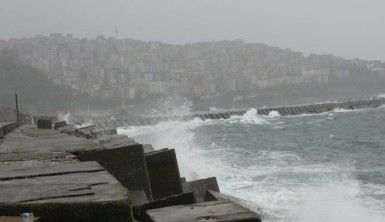 Zonguldak'ta şiddetli fırtına etkili oldu