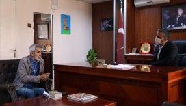 Oyuncu Turgay Tanülkü'den Uşak'taki çocuklara bayram hediyesi