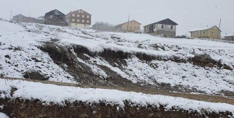 Trabzon'un yaylalarında mayıs ayında kar sürprizi