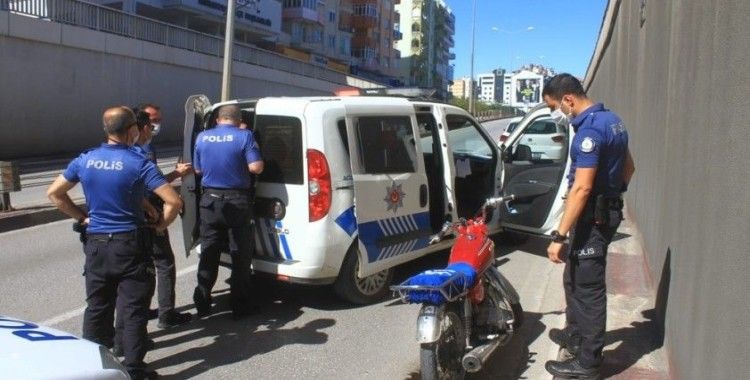  Polisten kaçan çift, motosiklet arızalanınca yakalandı