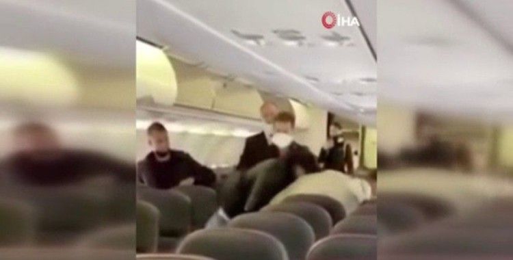 Rus yolcu uçağında sosyal mesafe kavgası