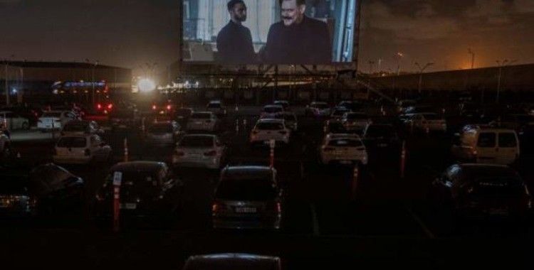Uruguay’ın en büyük havalimanı arabalı sinemaya dönüştü