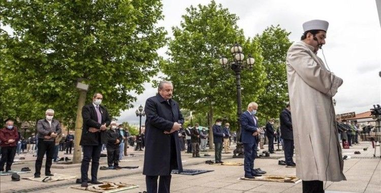 TBMM Başkanı Şentop, cuma namazını Hacı Bayram-ı Veli Camisi'nde kıldı