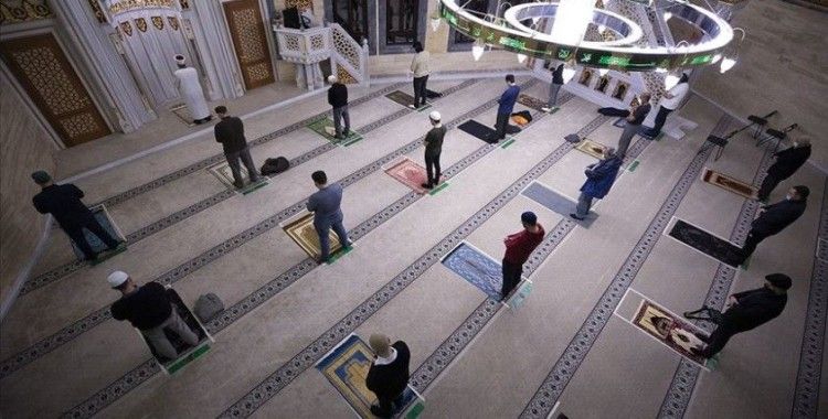 Almanya'da camiler yeniden ibadete açıldı