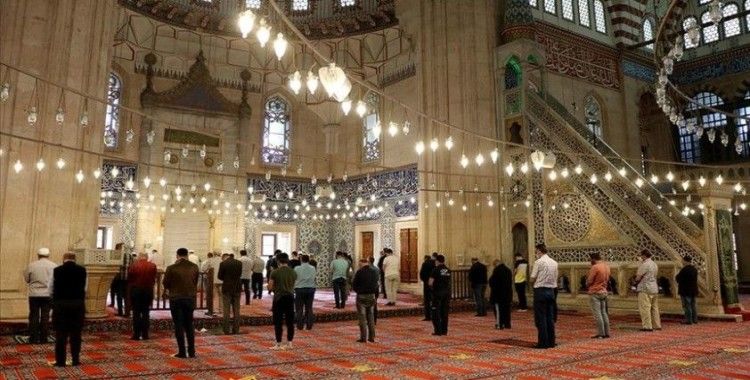 Edirne'de Selimiye Camisi'nde namaz kılmanın sevinci yaşanıyor