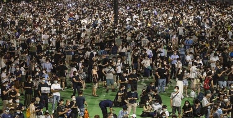 Hong Konglular Kovid-19 yasaklarına rağmen Tienanmın olaylarında ölenleri andı