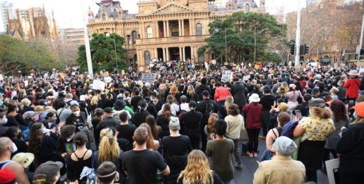 Avustralya'da ırkçılık karşıtı dev protesto