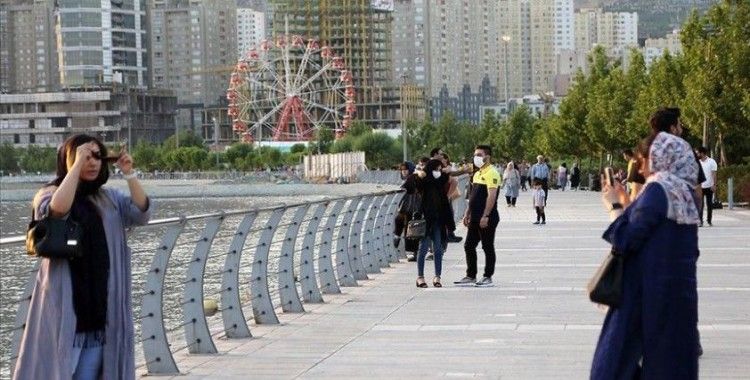 İran'da son 24 saatte koronavirüs kaynaklı 72 ölüm