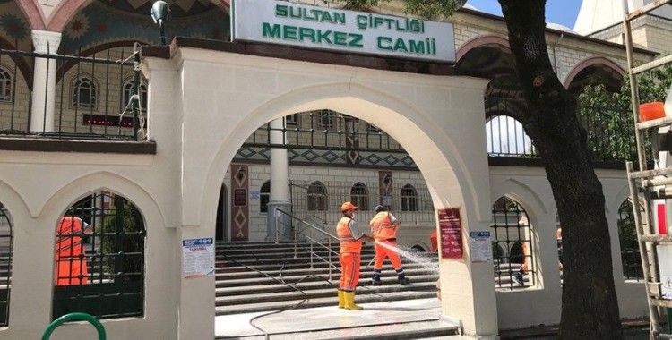 Sultangazi'de cuma namazı öncesi hummalı temizlik çalışması