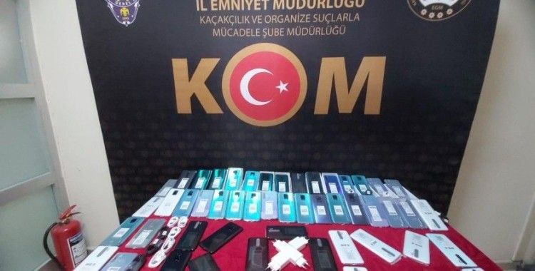 Gaziantep'te 50 adet gümrük kaçağı telefon ele geçirildi