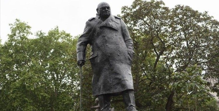 İngiltere'de Churchill heykeli yeniden görücüye çıktı