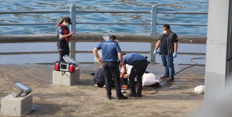 Galata Köprüsü'nde denizden erkek cesedi çıktı