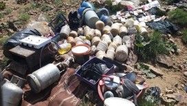 Bitlis'te PKK'lı teröristlere ait sığınakta ele geçirilen malzemeler imha edildi