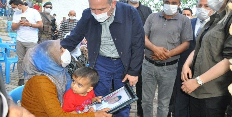 İçişleri Bakanı Soylu'dan şehit işçilerin ailelerine taziye ziyareti