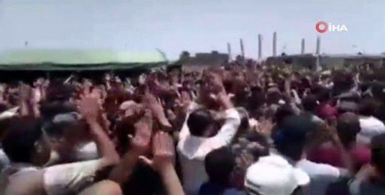 Rejim askerlerinin cenaze töreninde Esad ve İran karşıtı gösteri