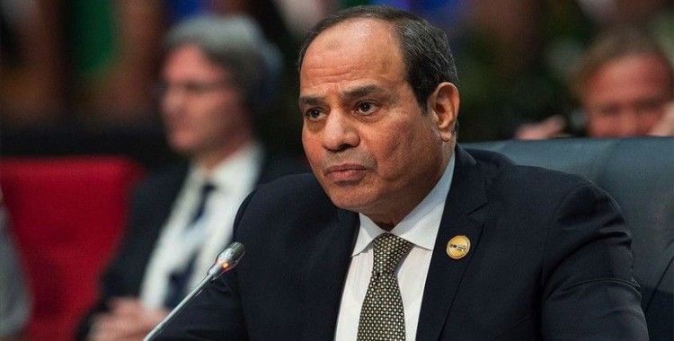 Suudi Arabistan ve BAE'den Sisi'ye destek