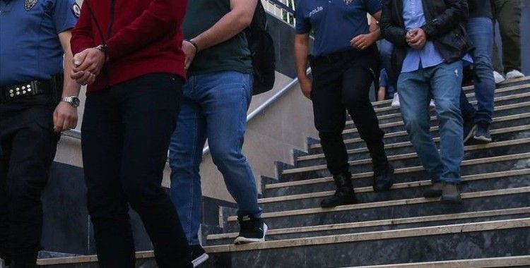 İzmir merkezli FETÖ'nün TSK yapılanmasına yönelik operasyonda 12 şüpheli yakalandı