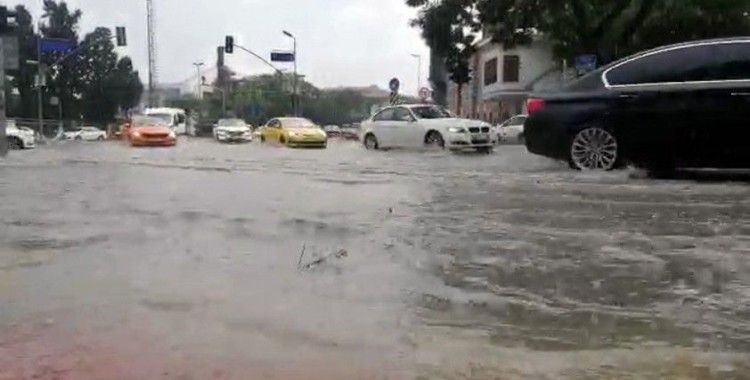 Ortaköy'de cadde sular altına kaldı