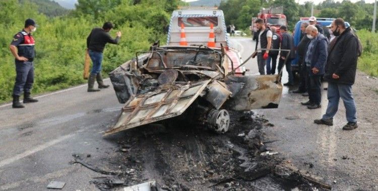 Bolu'da, tırla çarpışan otomobil sürücü yanan araçta can verdi