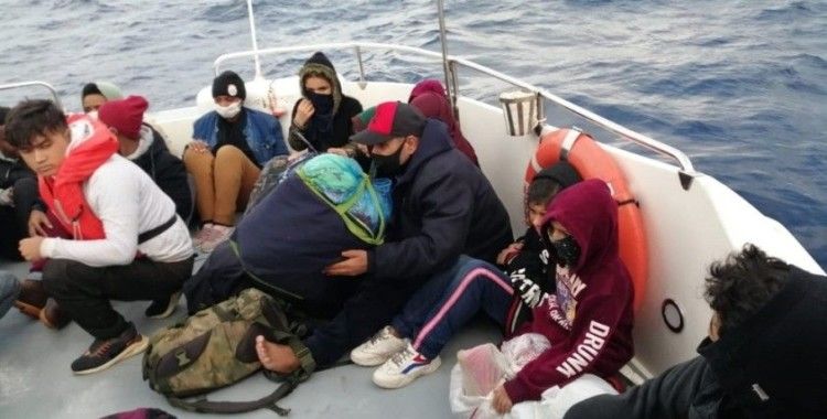 İzmir'de 21 sığınmacı kurtarıldı