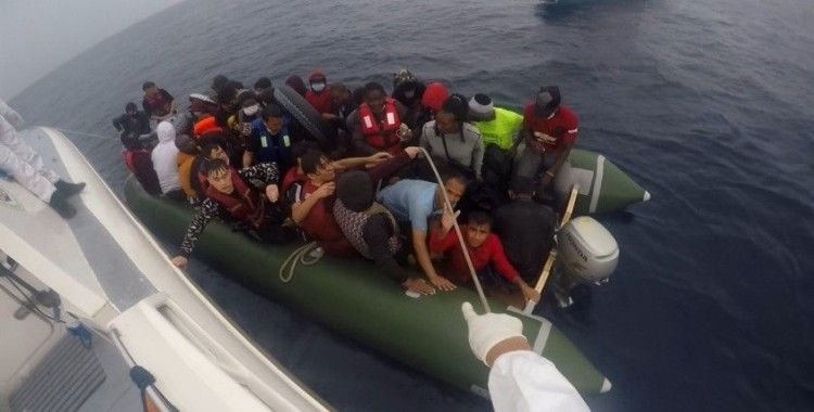 Yunanistan'ın ölüme terk ettiği 45 kaçak göçmen kurtarıldı