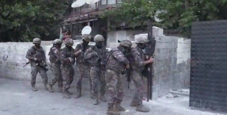 Antalya'da 104 polisle şafak vakti uyuşturucu operasyonu