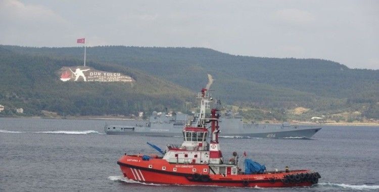 Rus savaş gemisi 'Admiral Grigorovich' Çanakkale Boğazı'ndan geçti