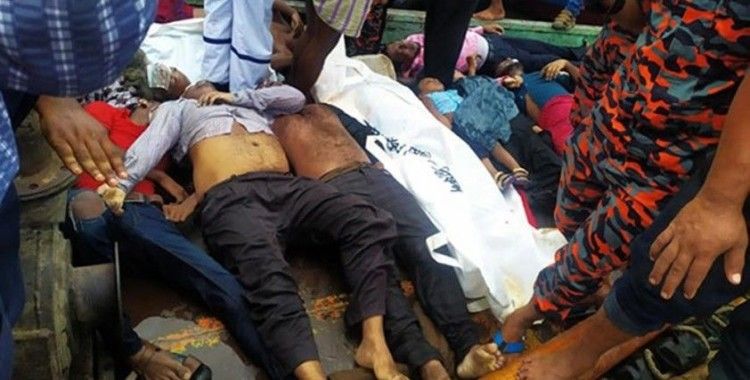 Bangladeş'te feribot battı: 30 ölü