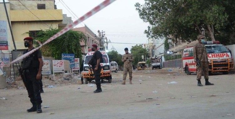 Pakistan'da silahlı saldırı: 4 saldırgan etkisiz hale getirildi, 2 sivil yaşamını yitirdi