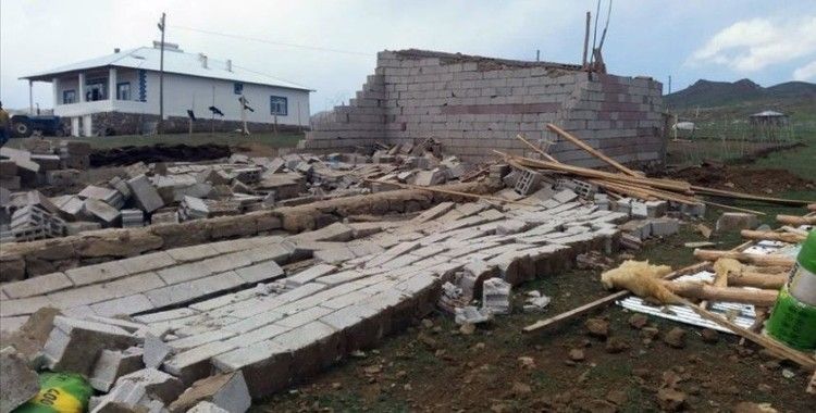 Hakkari'de fırtına nedeniyle evleri zarar görenlere 1 milyon lira destek