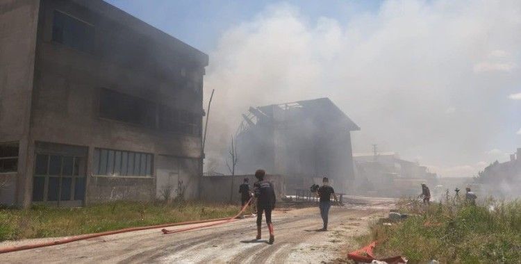 Ankara'da boya fabrikasında yangın