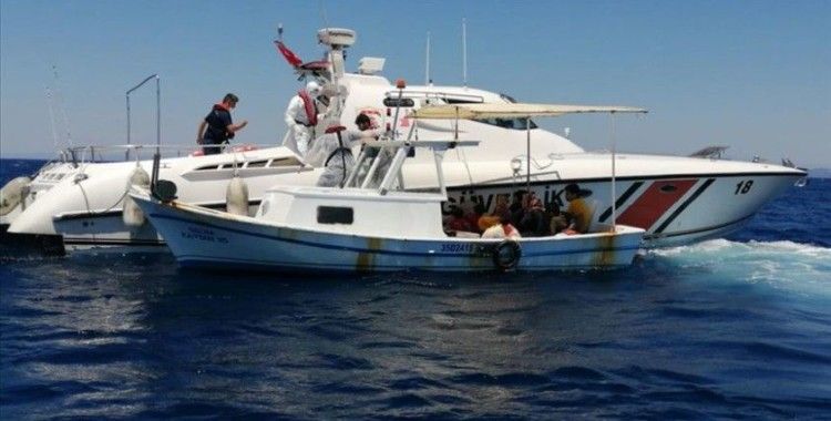 İzmir'de Türk karasularına geri itilen 58 sığınmacı kurtarıldı