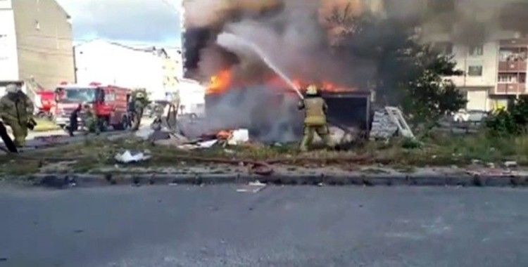  Arnavutköy’de bir baraka alev alev yandı