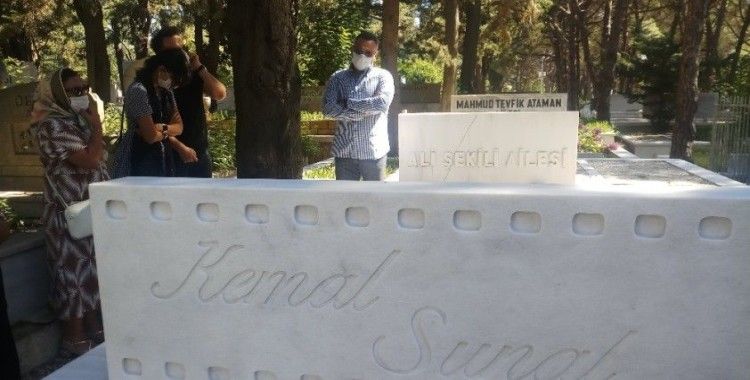 Usta sanatçı Kemal Sunal vefatının 20'inci yılında mezarı başında anıldı