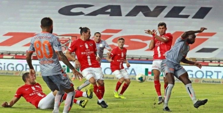 Medipol Başakşehir deplasmanda Antalyasporu’u 2-0 mağlup etti