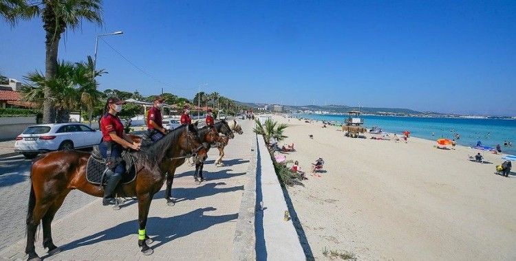 İzmir'in plajları atlı polis birliklerine emanet