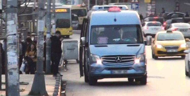 Esenyurt'ta 14 kişilik bir minibüsten 42 kişi çıktı