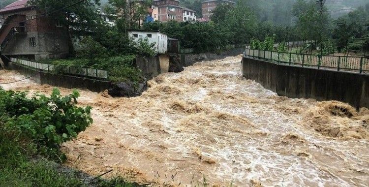 Trabzon'da şiddetli yağış heyelan ve taşkınlara yol açtı