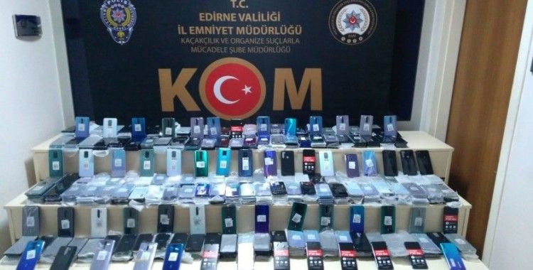 Kapıkule'de tırdan milyonluk kaçak cep telefonu çıktı