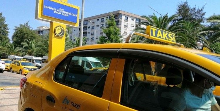 İzmir'de taksiler için şikayet ve öneriler kayda alınıyor