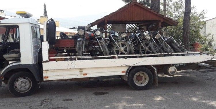 Adana'da çalınan motosikletler Kozan'da bulundu