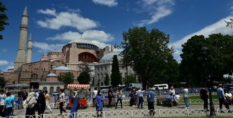 Anadolu akın akın Ayasofya'ya koşuyor