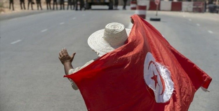 Tunus'ta Başbakan Fahfah ile Nahda Hareketi arasındaki güç mücadelesini kim kazanacak?