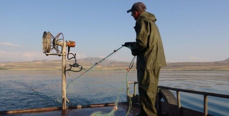 Van Gölü balıkçılarını bereketli bir sezon bekliyor