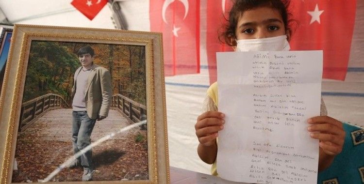 9 yaşındaki Hayrunnisa, teröristler tarafından kaçırılan ağabeyi için şiir yazdı