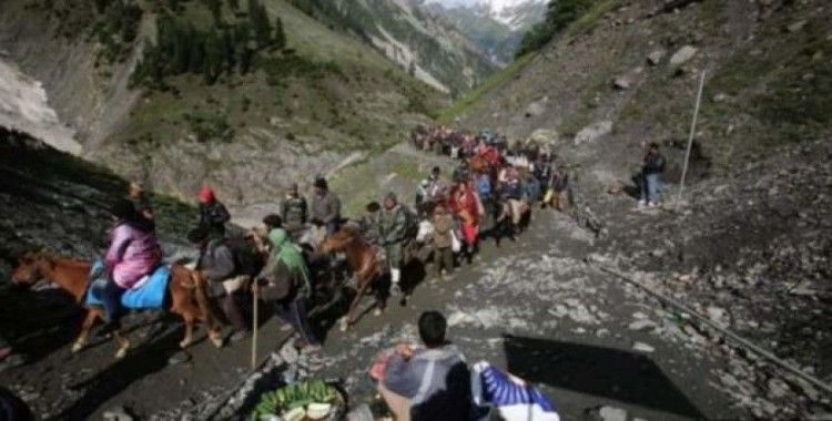 Hindistan'da Himalayalar'daki bir mağaraya yapılan kutsal yolculuk koronavirüs nedeniyle yasaklandı