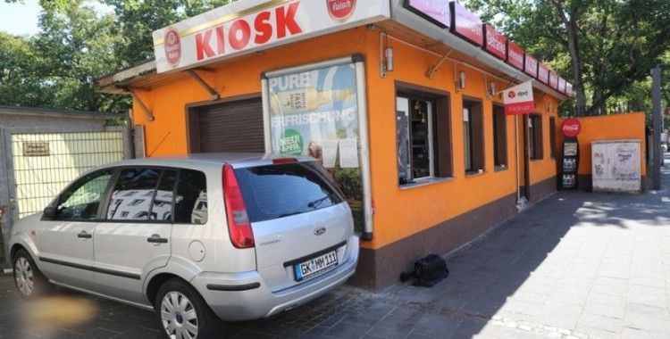 Irkçı Alman, Azerbaycan vatandaşının arabasını kundakladı