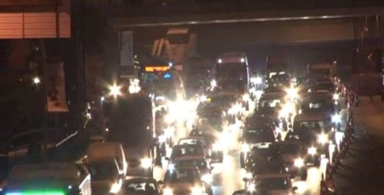  Haliç’teki çalışmalar akşam durdu, trafik yoğunluğu sürüyor